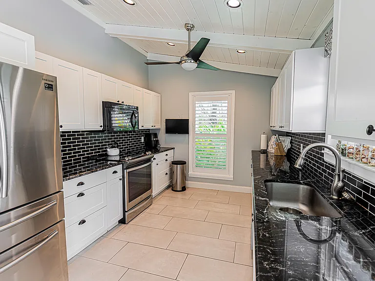 1282 SW Bent Pine Cv — Photo 9