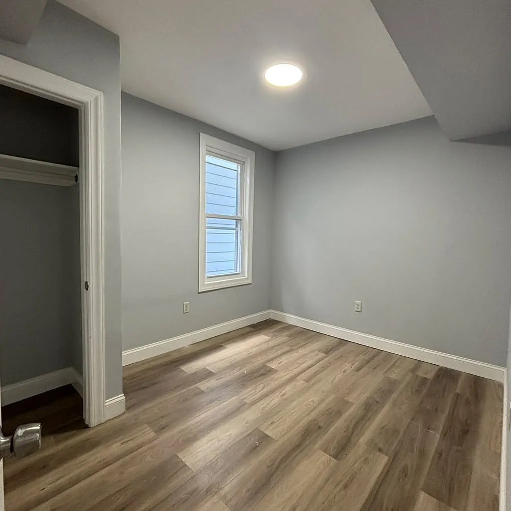 3 bed, 1000 sqft, $2,400 — Photo 4