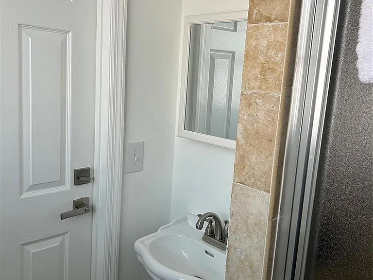 4431 NE 28th Ave — Photo 31