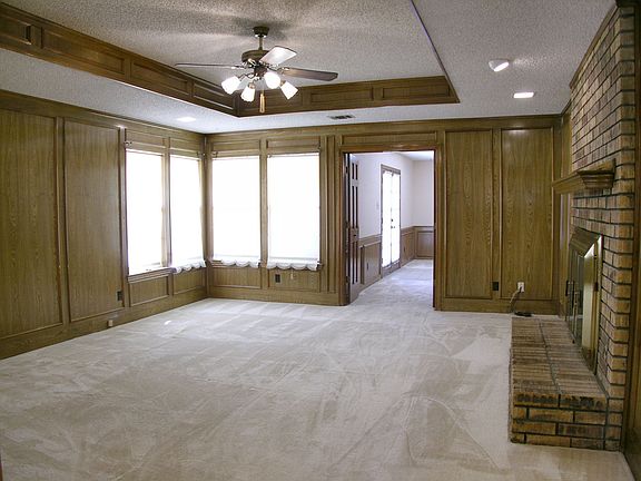 3rd image of 5618 Vinewood Dr