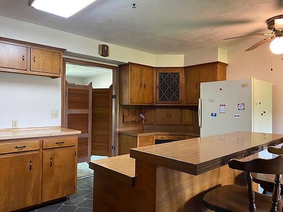2nd image of 143 Morgan Ave