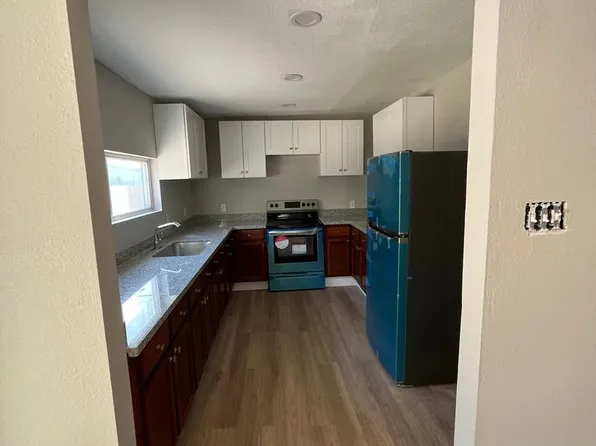 2102 Jones Rd, Baytown, TX 77521