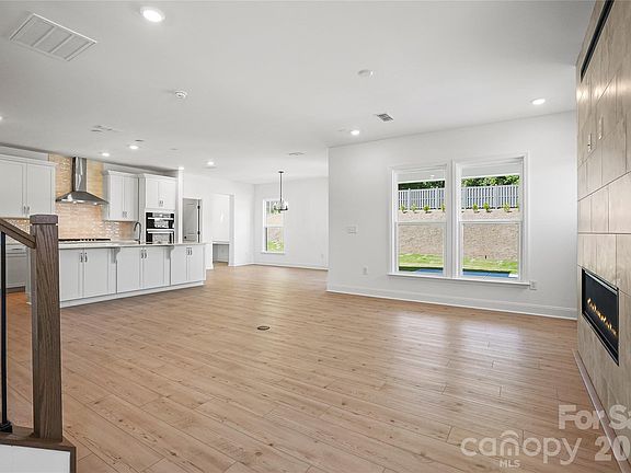 4th image of 1023 Wt Ferguson Dr