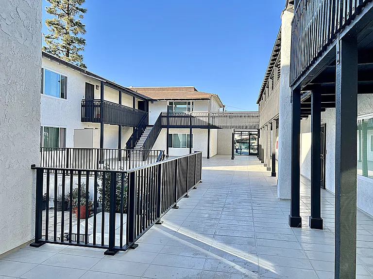 Estrellita Arms Apartments — Photo 22