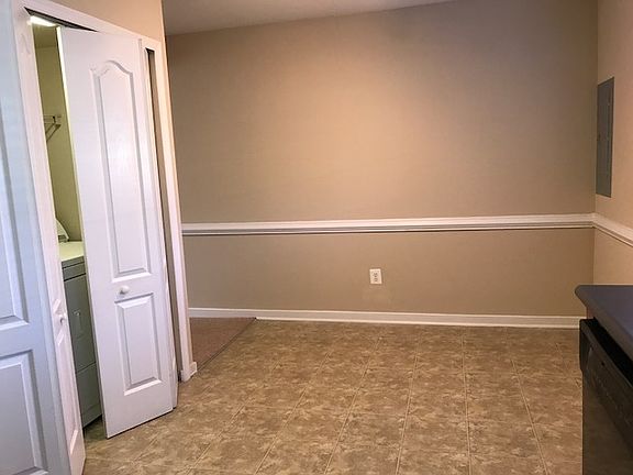3rd image of 333 Dover Ct