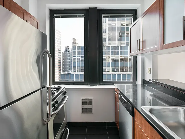 100 Maiden Ln — Photo 2