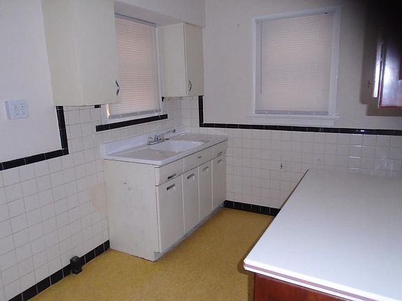 4th image of 568 Glorose Dr