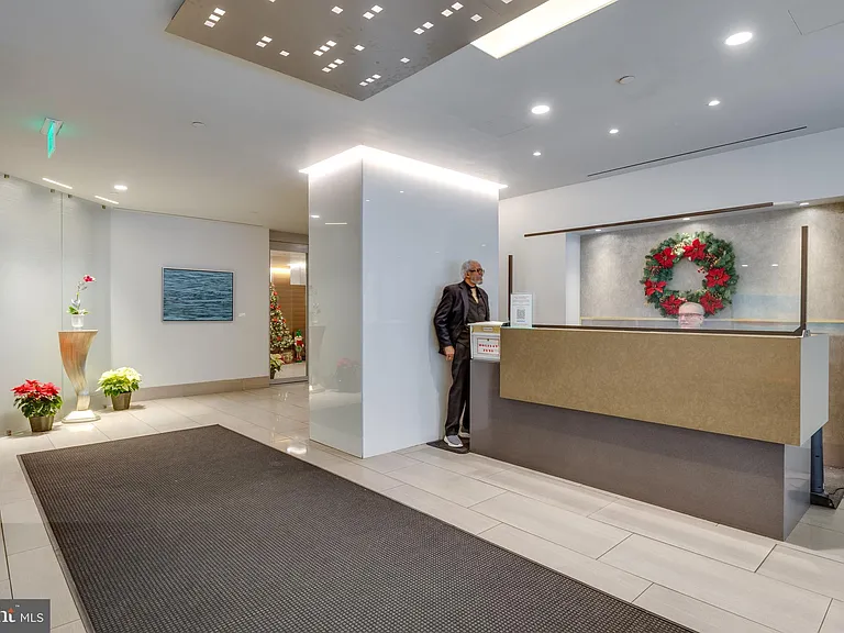 2020 Walnut St #29J — Photo 29
