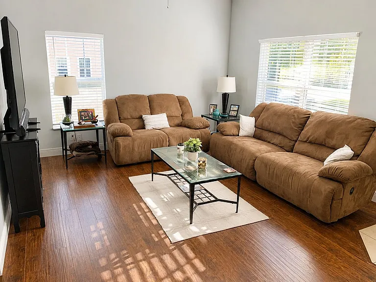 7605 N Dixon Ave — Photo 4