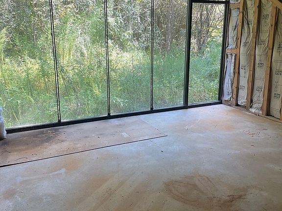 4th image of 55 Mississippi Dr