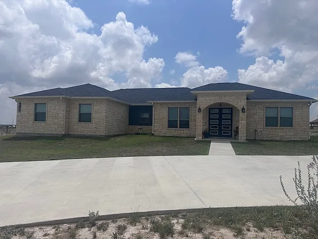370 La Vista Dr — Photo 2