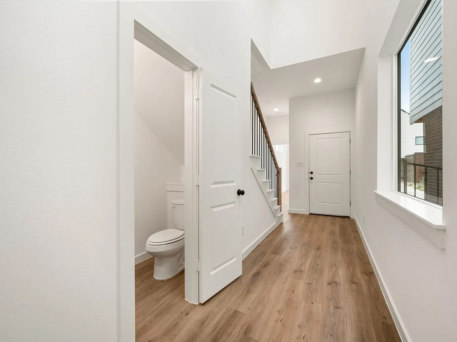 3 bed, 2.5 bath, 2065 sqft, $4,500 — Photo 3