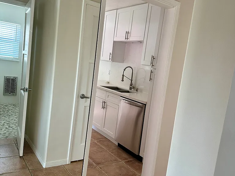 1033 Pearl St #1 — Photo 13