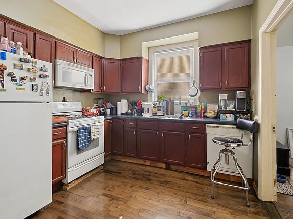 4th image of 4422 N Melvina Ave