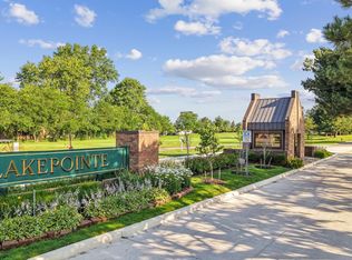 1074 Country Club Dr, Saint Clair Shores, MI 48082