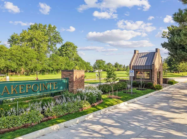 1074 Country Club Dr, Saint Clair Shores, MI 48082