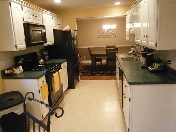 4th image of 77 Evergreen Dr