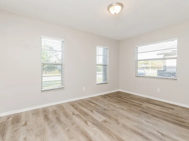 620 Riverwoods Cir — Photo 14