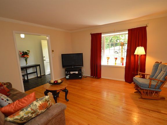 3rd image of 1119 Heath Ave
