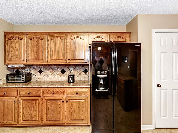 5th image of 105 Loyce Dr