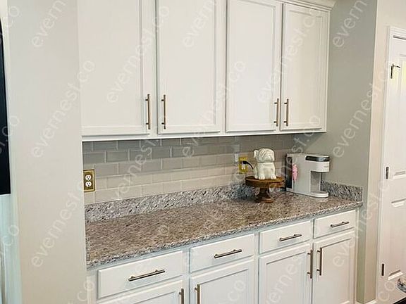 5th image of 1119 Frewin St