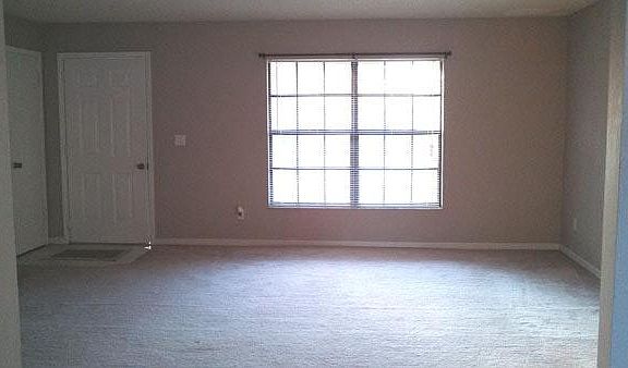 3rd image of 1357 Dexter Dr E