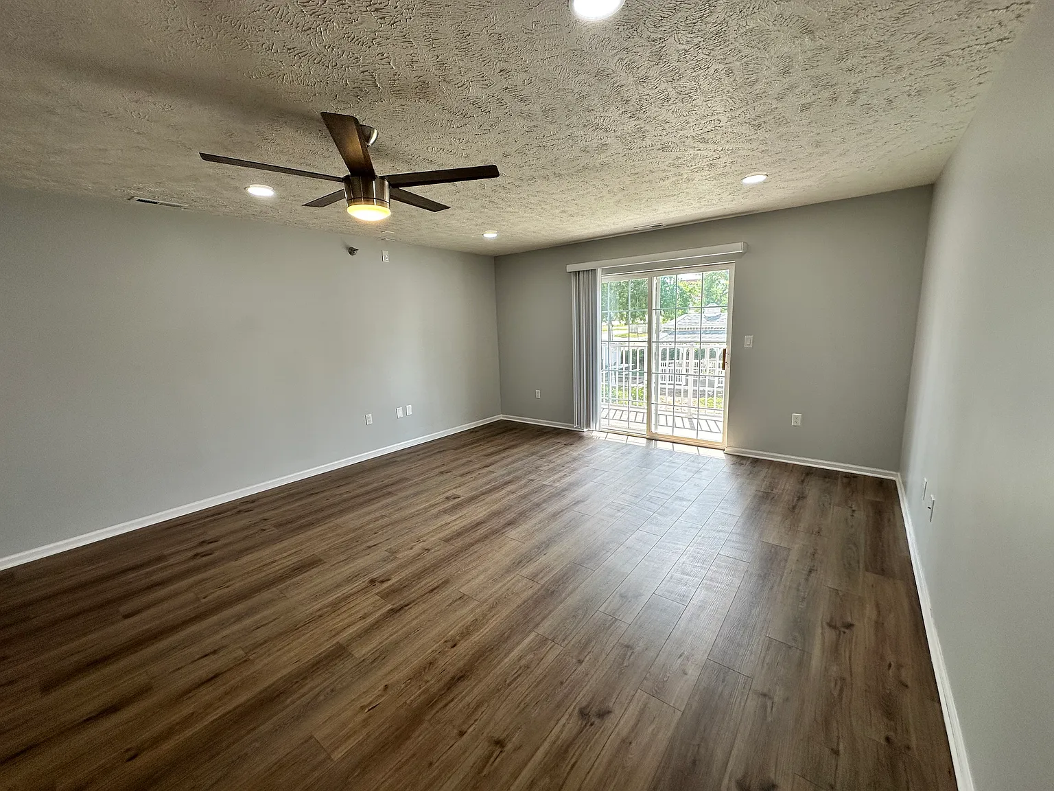 3 bed, $2,100 — Photo 2
