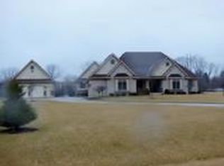 2950 Pine View Dr, Sugarcreek Township, OH 45370