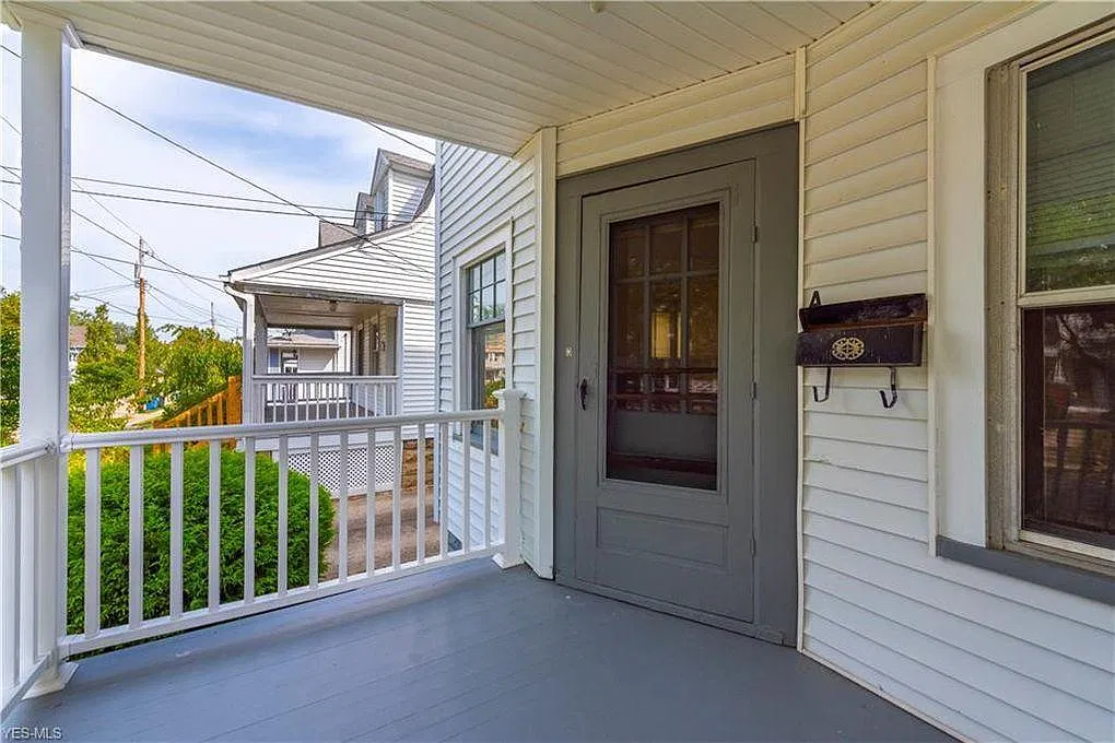 2 bed, 1100 sqft, $1,300 — Photo 2