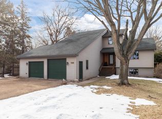 419 Maple Ln, Neenah, WI 54956