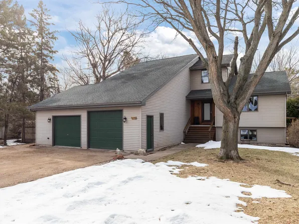 419 Maple Ln, Neenah, WI 54956