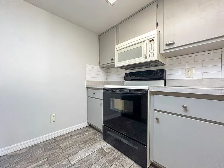2508 SW 35th Pl #G38 — Photo 9