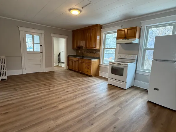 233 School St, Manchester, CT 06040