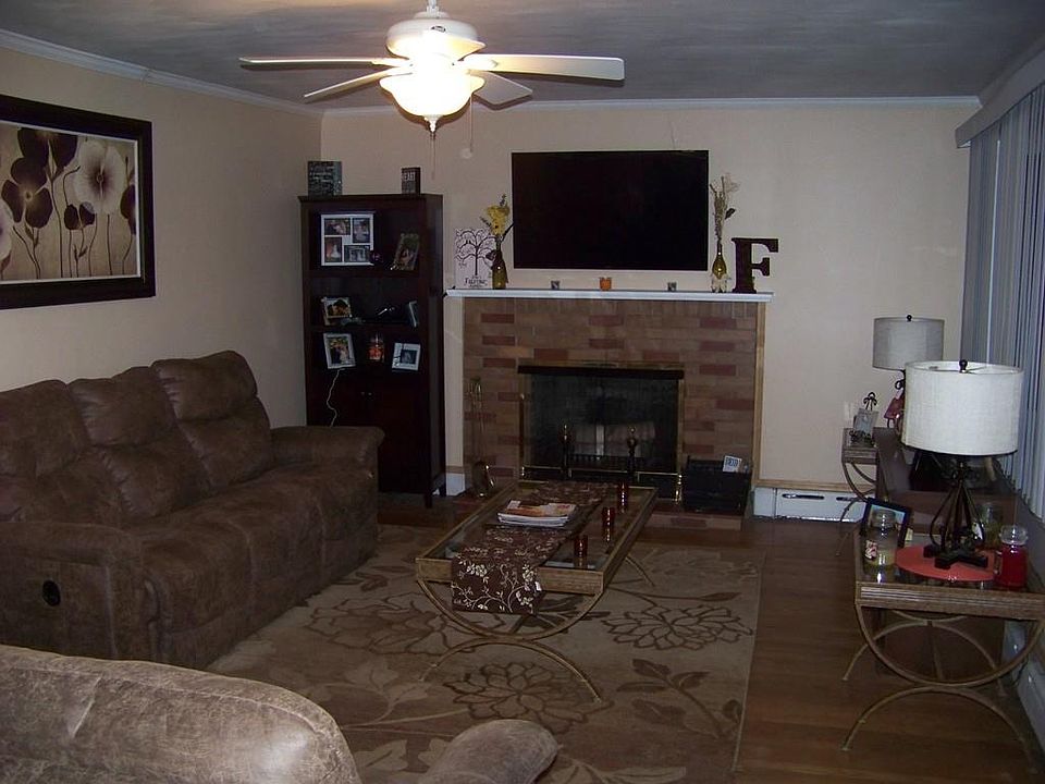 2nd image of 106 Swan St