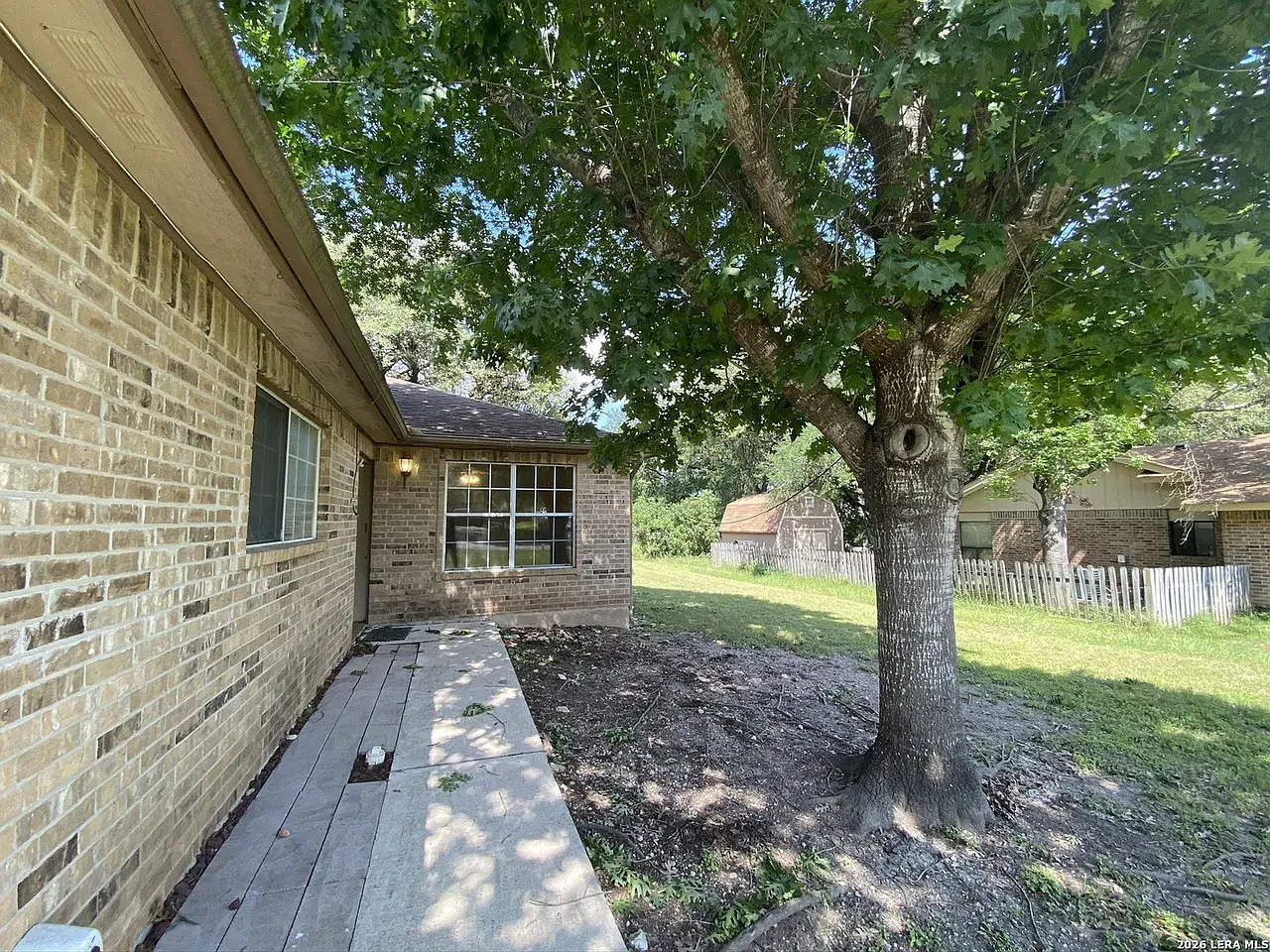 2 bed, 900 sqft, $1,250 — Photo 1