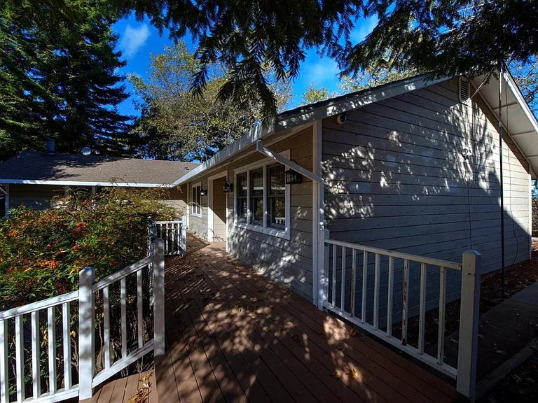 143 Ridgecrest Dr — Photo 3