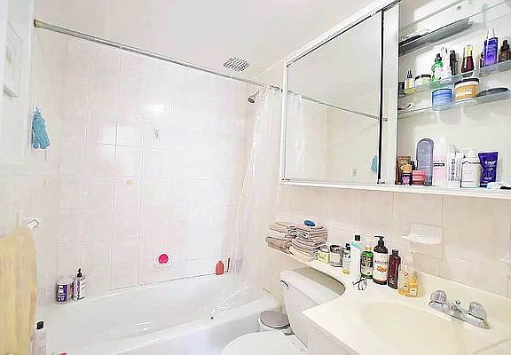 5th image of 107 W 74th St APT 3