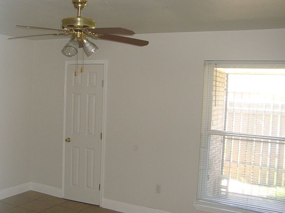 5th image of 10900 Roger Dr APT B