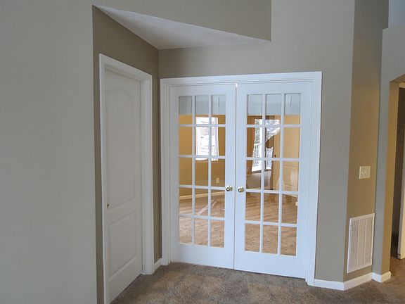 2nd image of 656 Heritage Sq #27-304