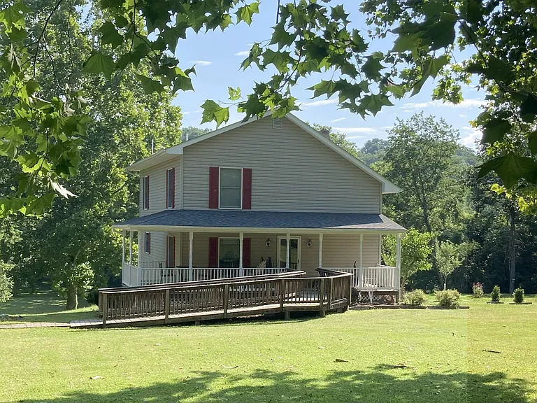 163 Hickory Ln — Photo 1