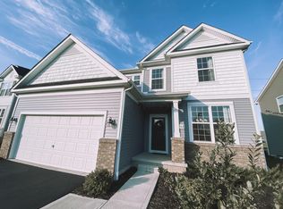 902 Admiral Dr, Sunbury, OH 43074