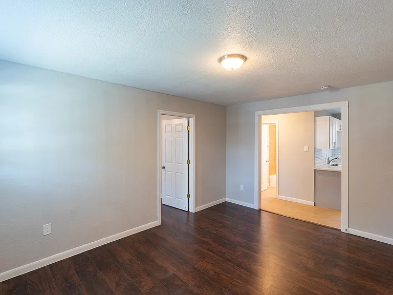 2501 Delano St — Photo 6