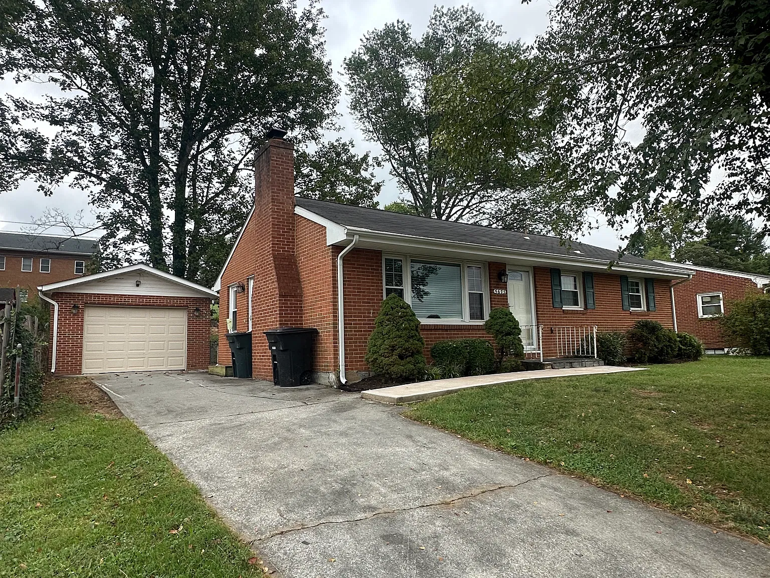 3 bed, 2168 sqft, $2,200 — Photo 2