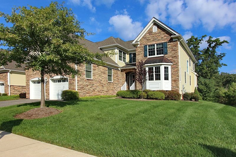 1st image of 16 Donlavage Way (Encino)