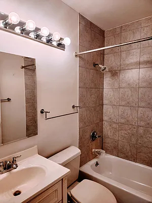 Rented by R New York | media 8
