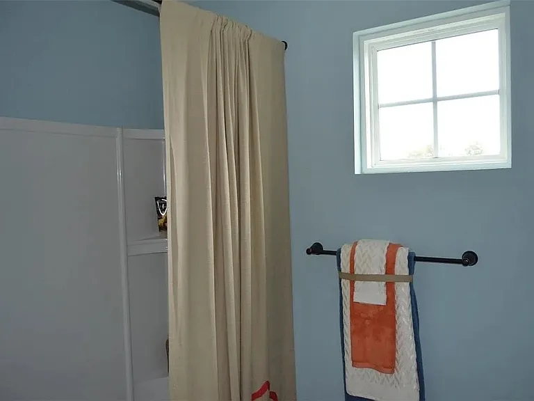 1861 Louisville Ln — Photo 24