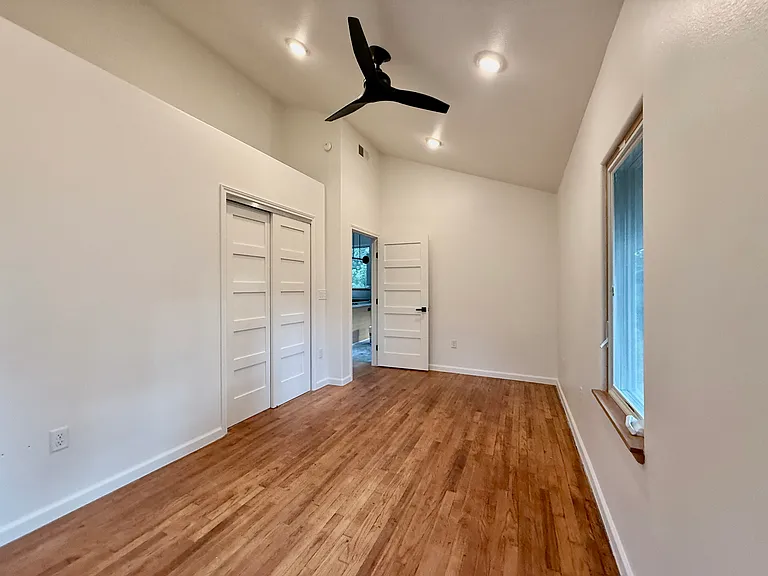 1304 Singleton Ave — Photo 17