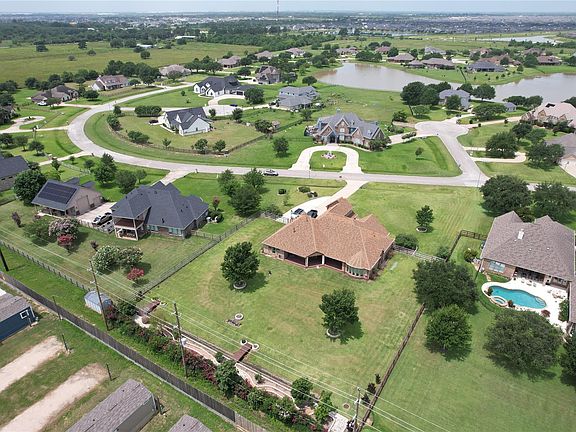 3rd image of 4622 Shadow Grass Dr