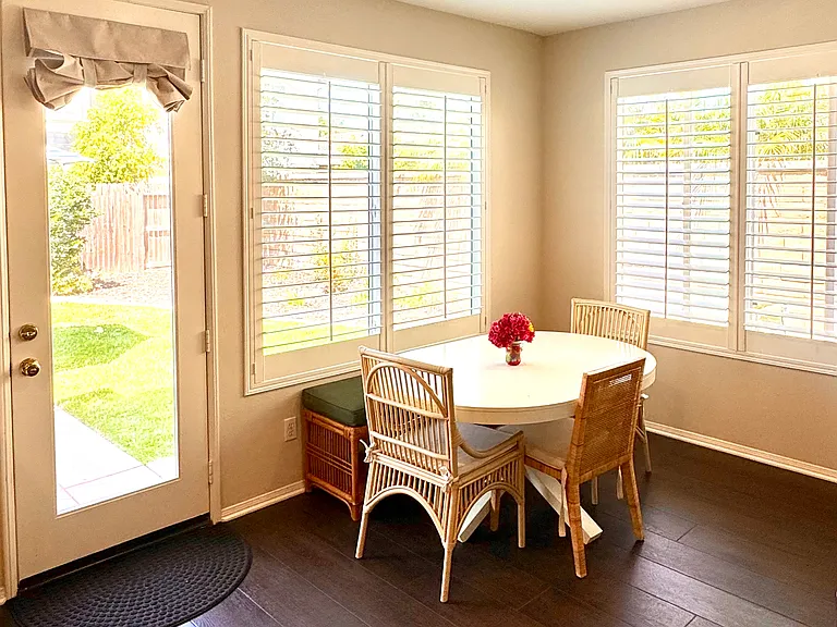 Breakfast nook / casual dining area