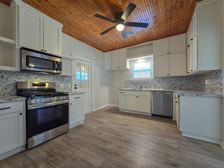 1224 N Market Ave — Photo 29